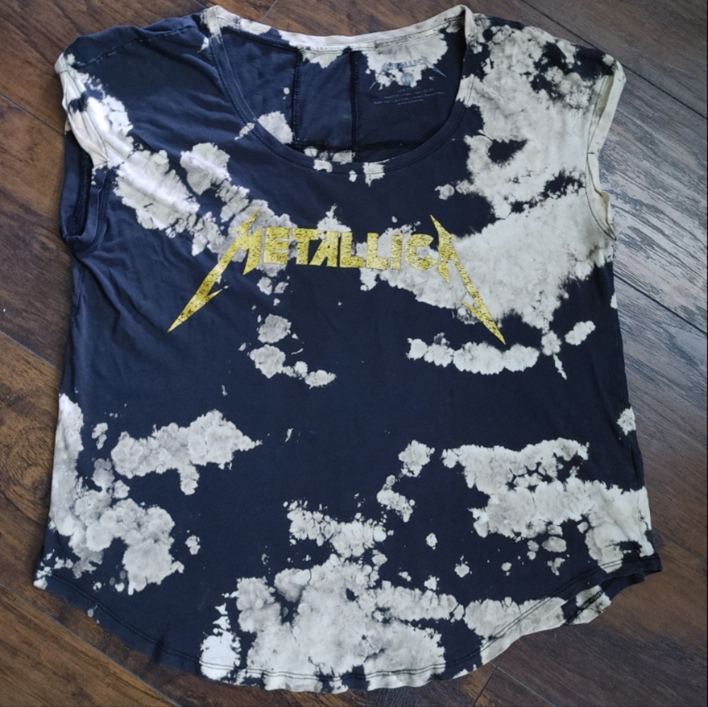Bleach Dyes Metallica Women's Top Shirt Large